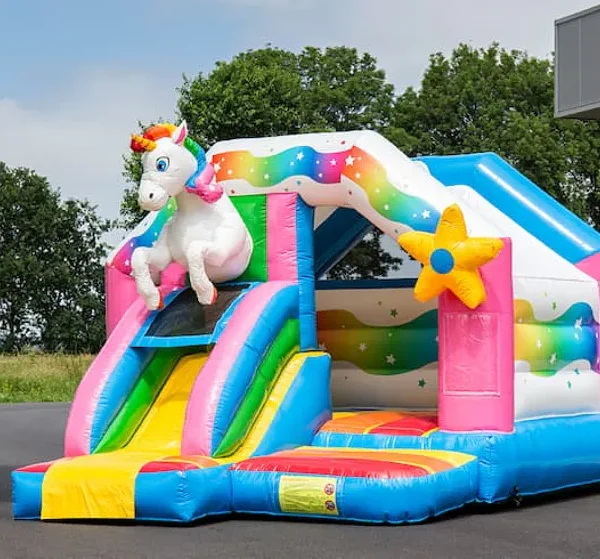 Hüpfburg Einhorn Foto v Einhorn